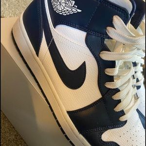 Jordan 1 mid